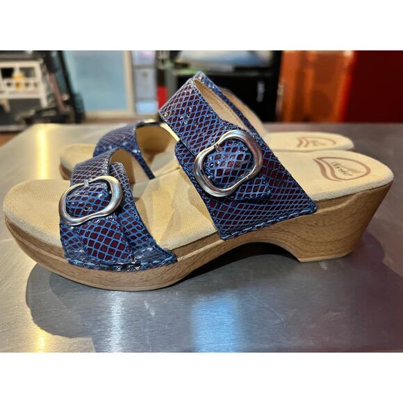 Dansko Women’s Sandals Size 39 US 8.5-9 Wedge Heel Blue Buckle Strappy Comfort - Picture 7 of 9